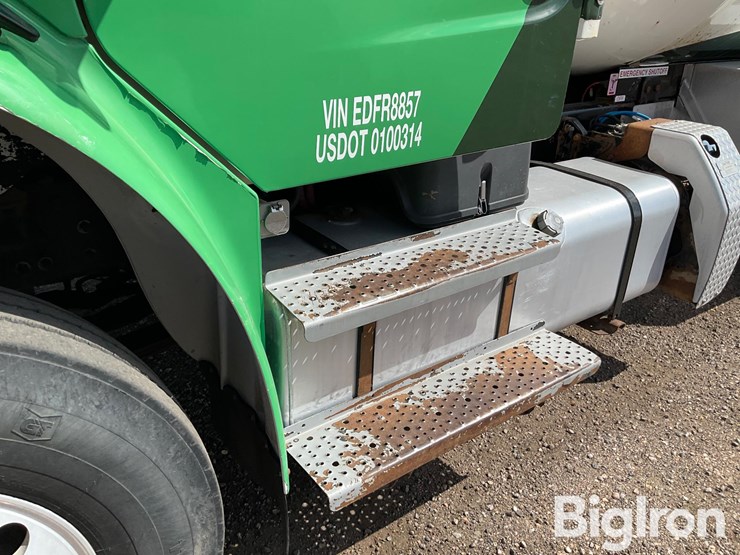 2014-freightliner-m2-106-image-13