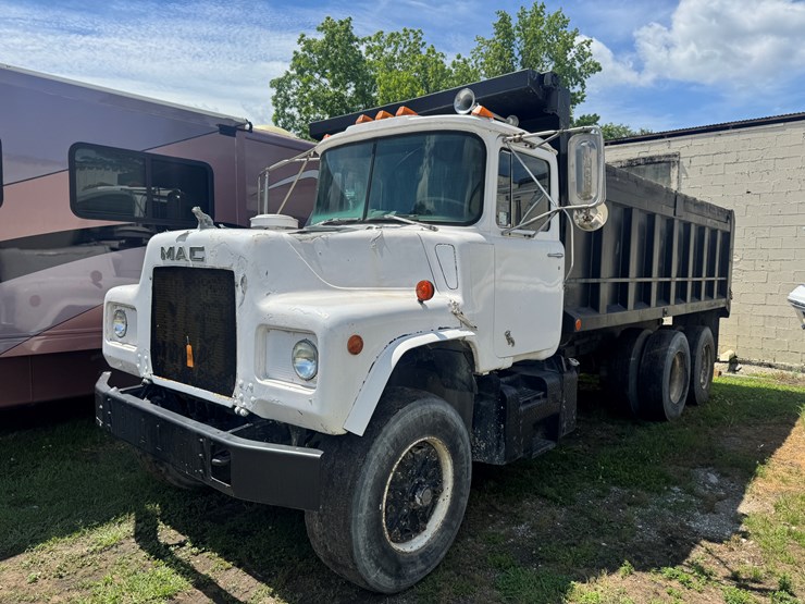 mack-dump-truck-tandem-mileage-unknown-image-1