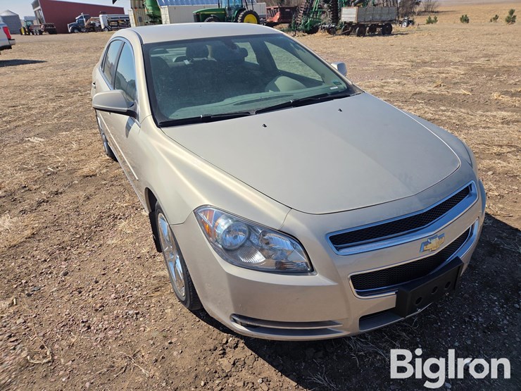 2010-chevrolet-malibu-car-image-3