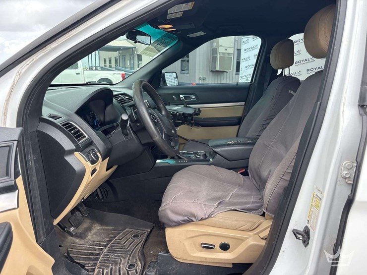 2016-ford-explorer-image-11