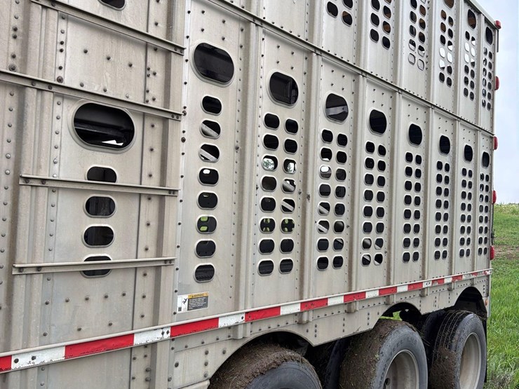 2001-wilson-livestock-trailer-image-12