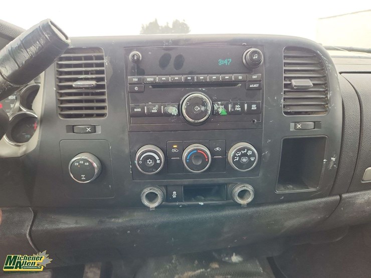 2012-chevrolet-silverado-3500hd-image-22