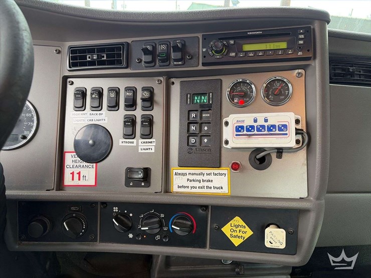2011-kenworth-t300-image-13