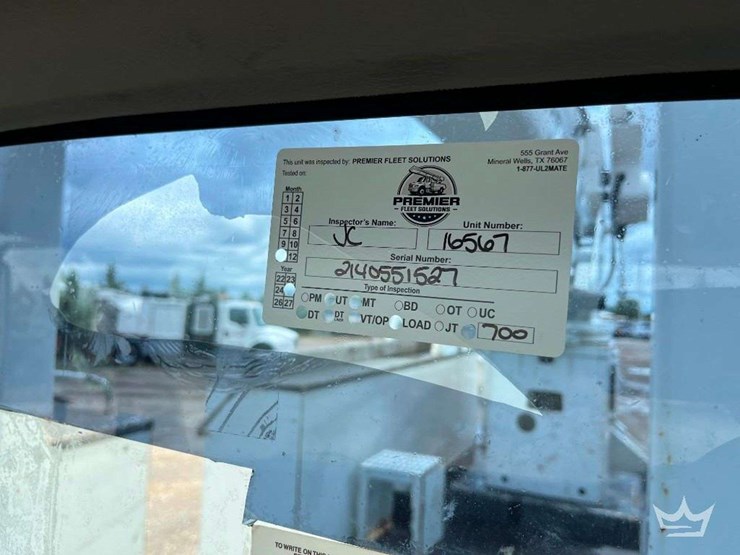 2015-freightliner-m2-106-image-24