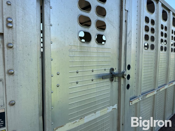 2004-wilson-livestock-trailer-image-10