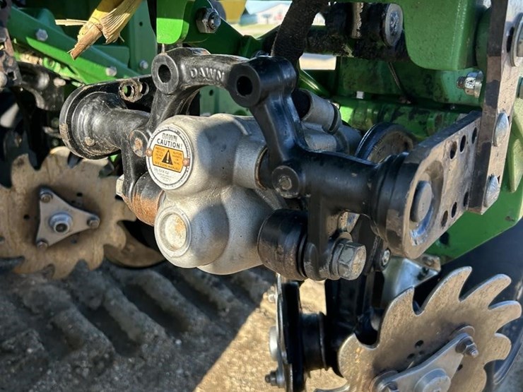 2023-john-deere-db90-image-51