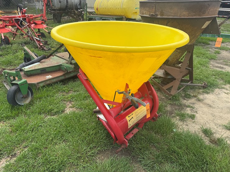 cosmo-3-point-fertilizer-spreader-p-model-image-2