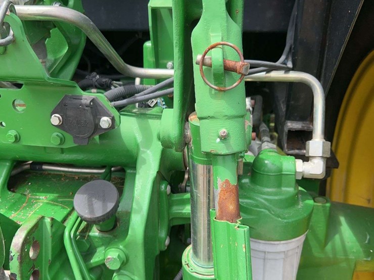 2015-john-deere-6120e-image-13