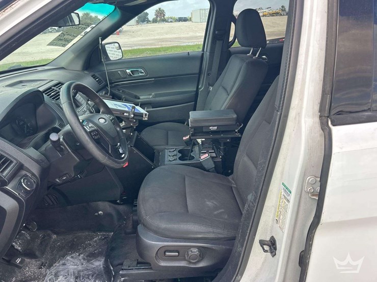 2016-ford-explorer-image-15
