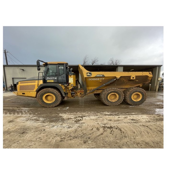 2023 DEERE 260E