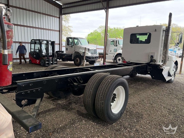 2012-kenworth-t300-image-3