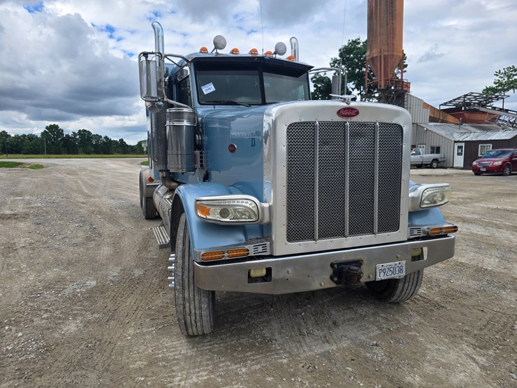 2013-peterbilt-388-image-34