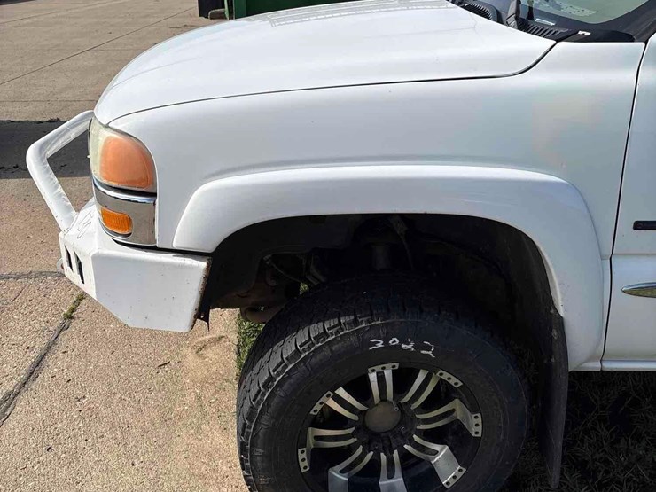 2002-gmc-2500-image-5