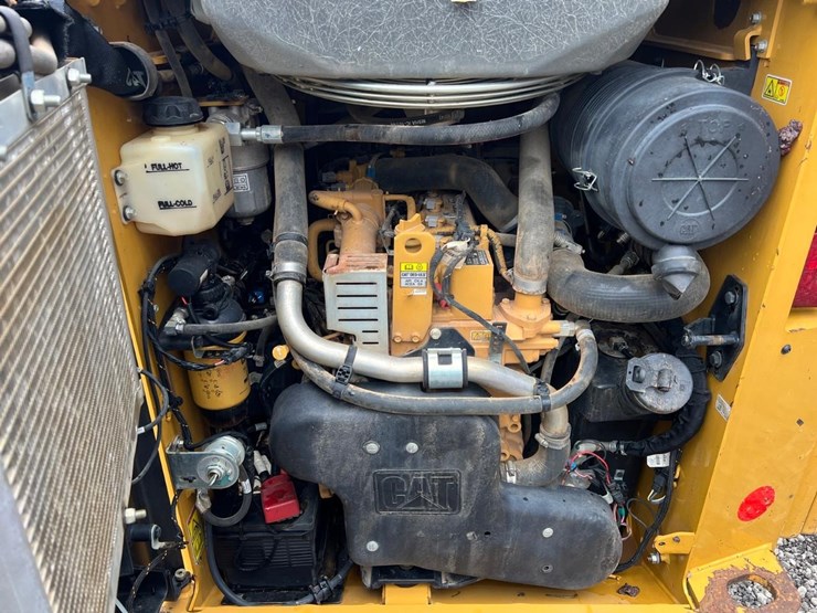 2021-caterpillar-259d3-image-15