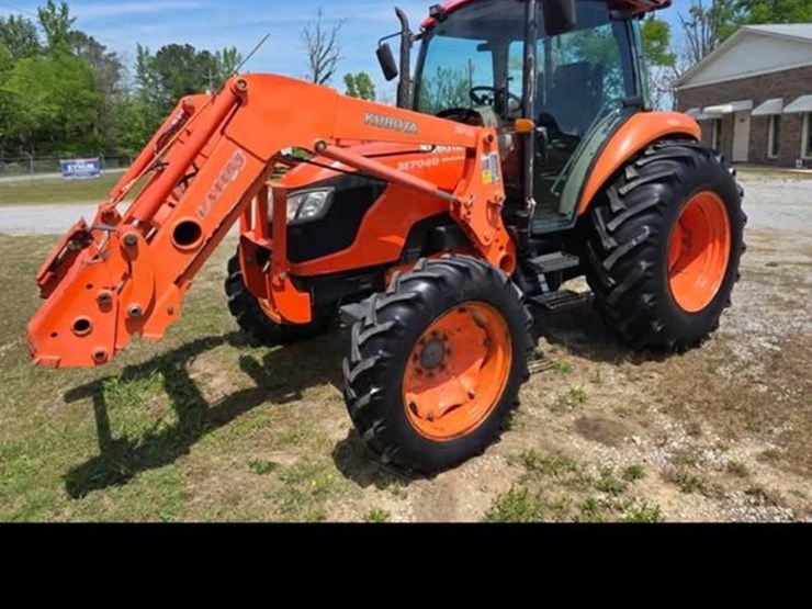 2007-kubota-m7040-image-1