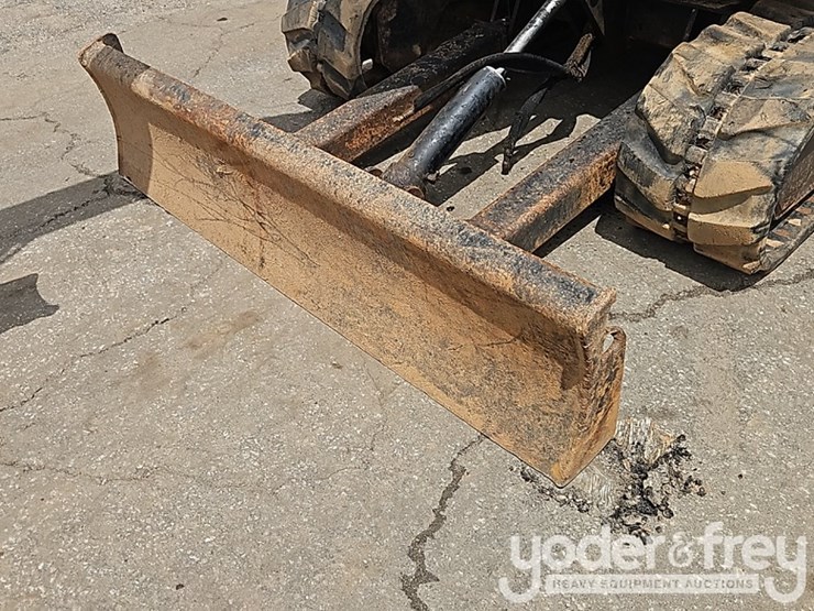 bobcat-325-image-16
