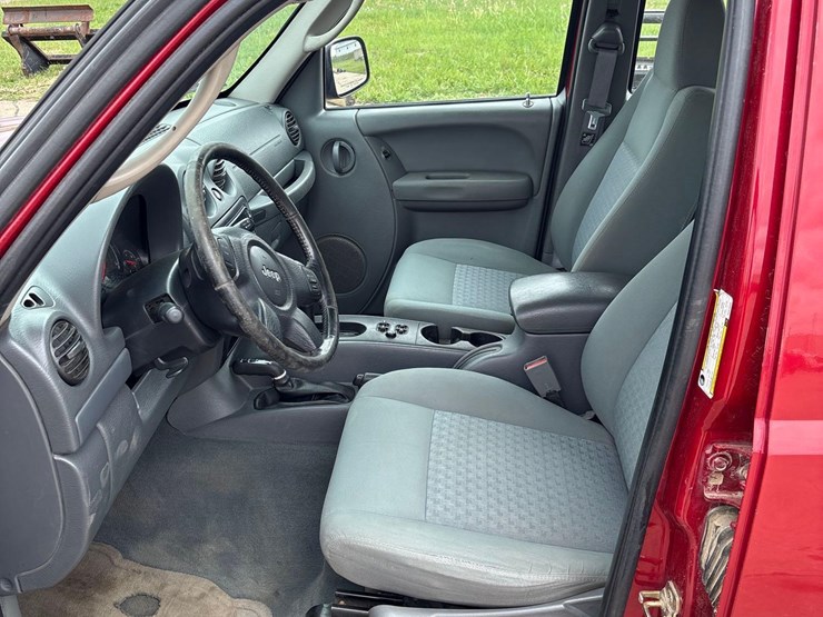 2005-jeep-liberty-sport-image-24