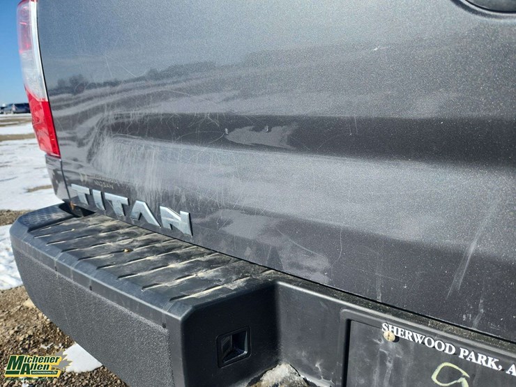 2017-nissan-titan-image-44