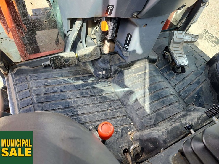 2015-kubota-l4760-image-31