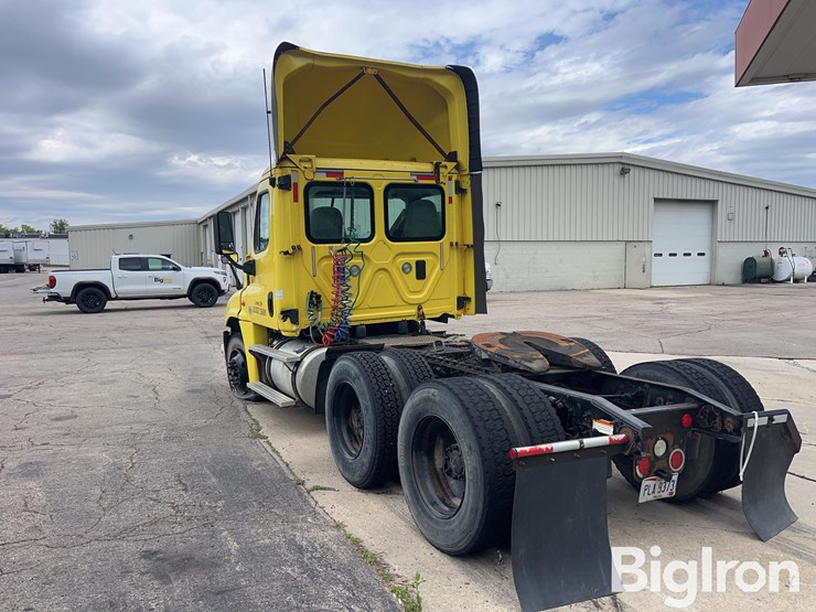 2016-freightliner-cascadia-125-image-7