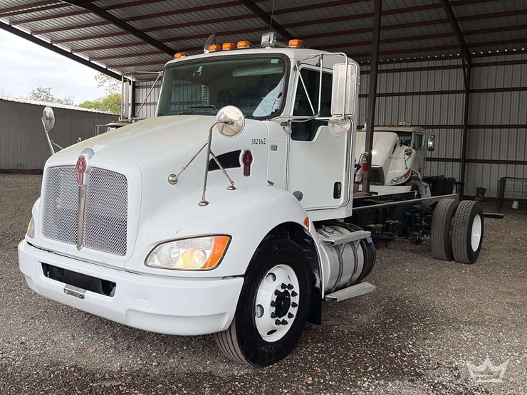 2012-kenworth-t300-image-1