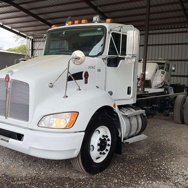 2012 KENWORTH T300