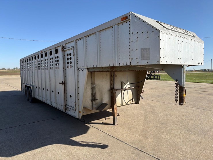 1992-wilson-livestock-trailer-image-3