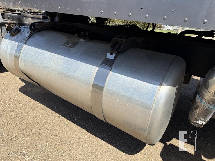 2009-peterbilt-386-image-31