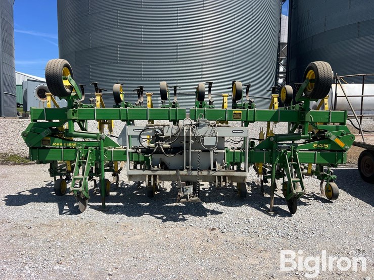 john-deere-845-image-2