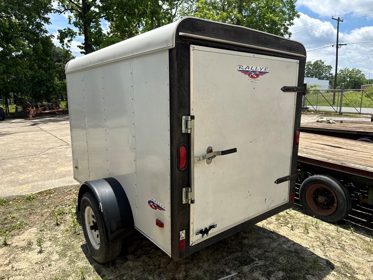 2000-pace-american-rallye-rt58sa-single-axle-enclosed-trailer-with-rear-barn-door-no-title---vin-image-4