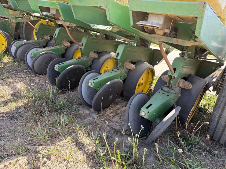 john-deere-7000-image-12
