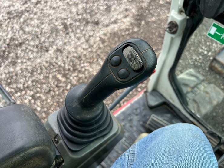 2018-takeuchi-tb260-image-26