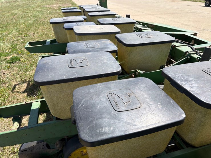 john-deere-7000-image-14