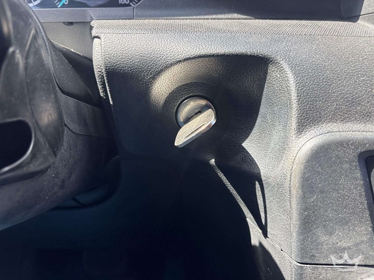 2020-ford-explorer-image-30