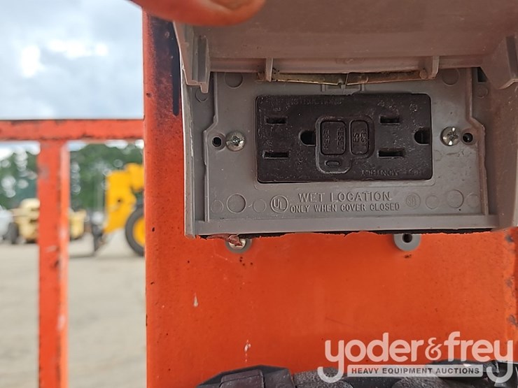 2016-jlg-1230es-image-18
