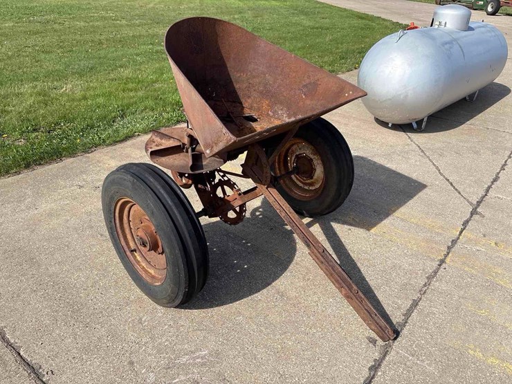pull-type-seeder-image-2