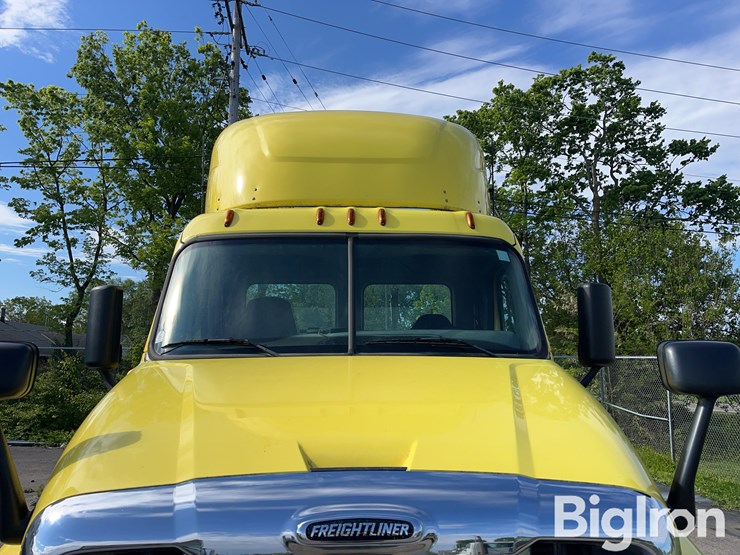 2016-freightliner-cascadia-125-image-16