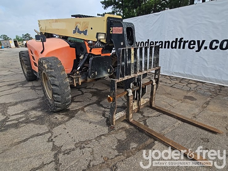 2016-jlg-g6-42a-image-7