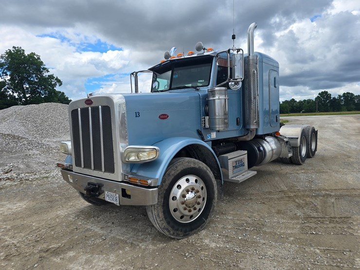 2013-peterbilt-388-image-3