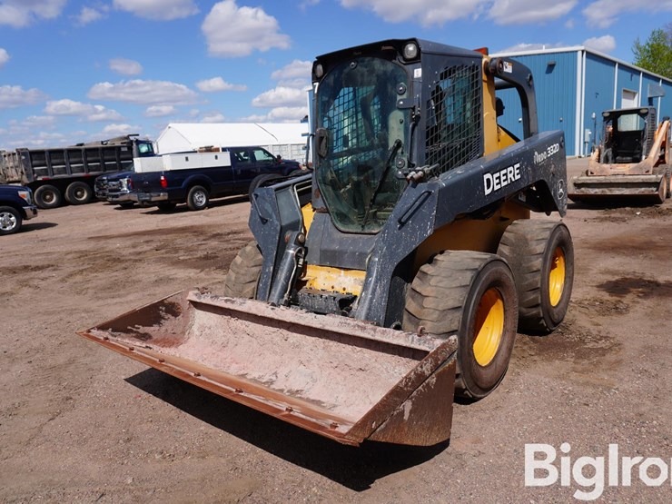 deere-332d-image-1