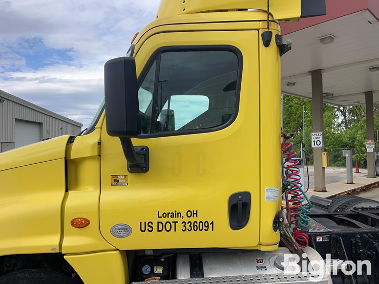 2016-freightliner-cascadia-125-image-9