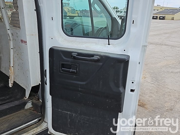 2015-ford-transit-image-18