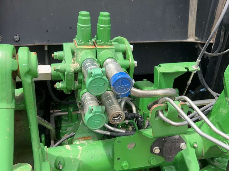 2015-john-deere-6120e-image-12