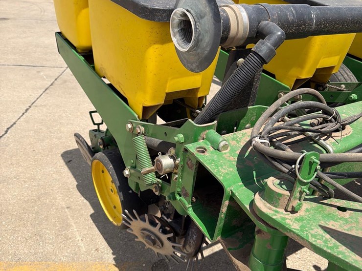 john-deere-7200-image-31