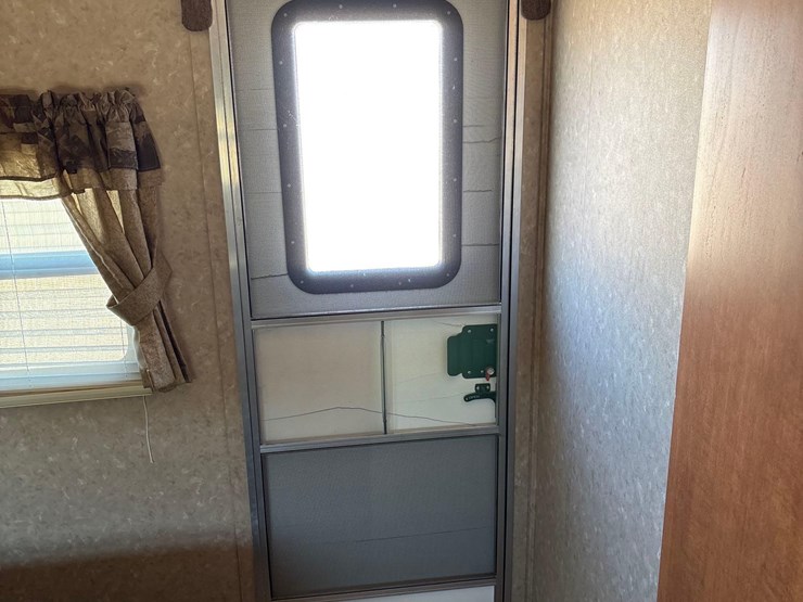 2011-puma-31ft-bumper-hitch-camper-image-35