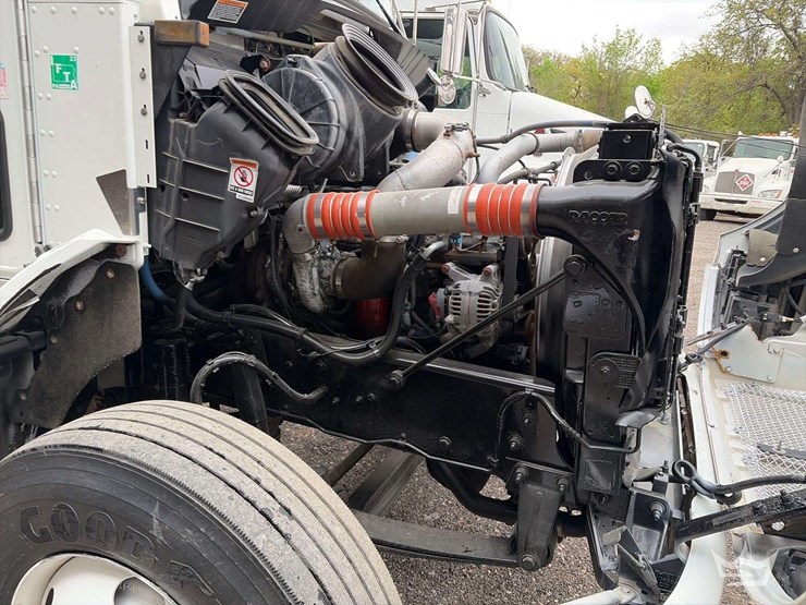 2011-kenworth-t300-image-18