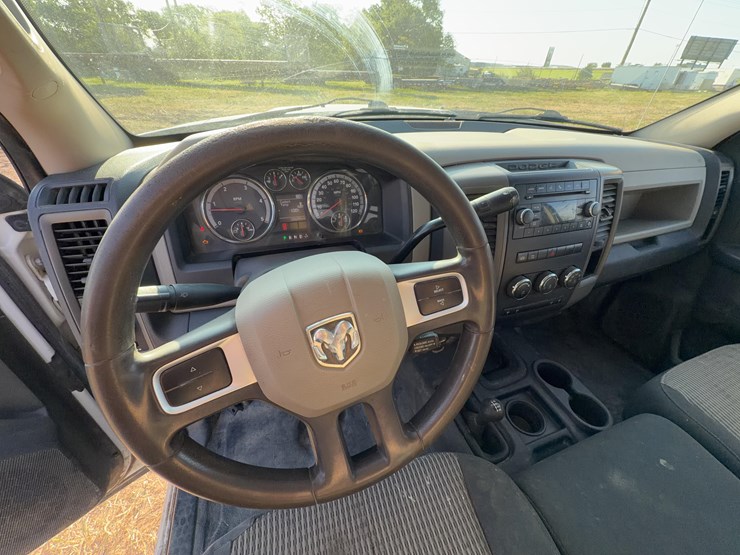 2011-dodge-3500-image-34