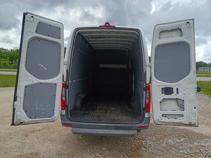 2019-mercedes-benz-sprinter-2500-image-65