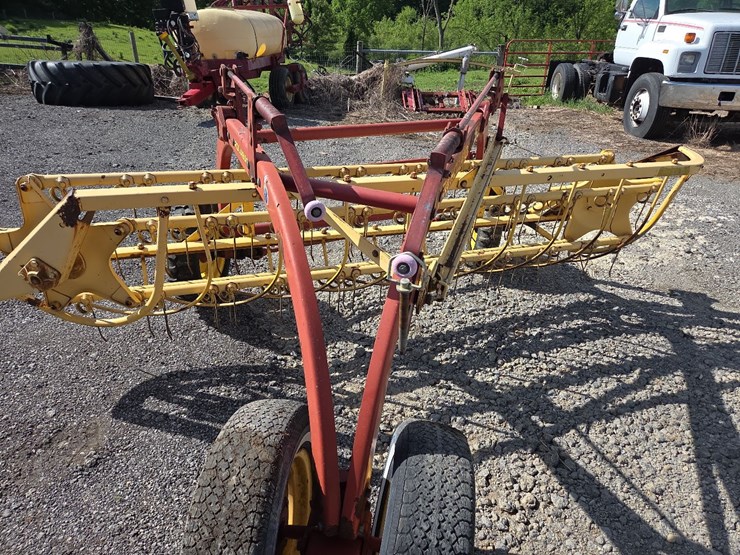 new-holland-256-image-4