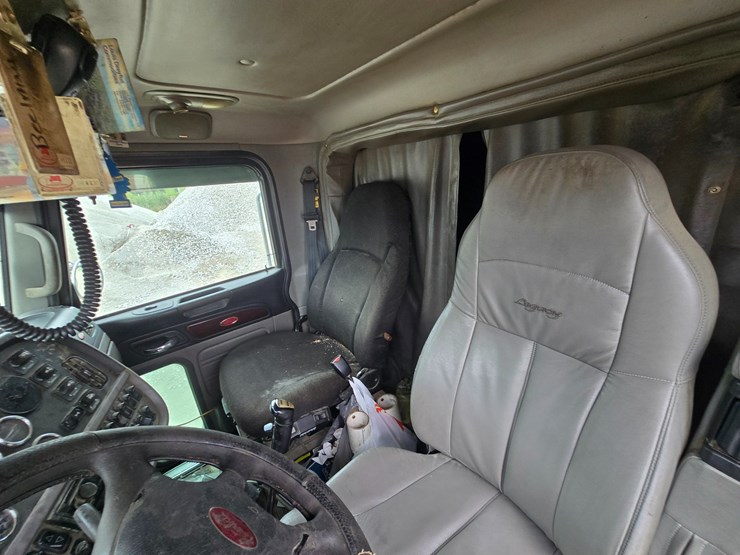 2013-peterbilt-388-image-61